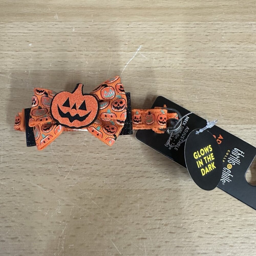 Thrills & Chills Halloween Pumpkin Cat Collar Glows In The Dark 8”-12”